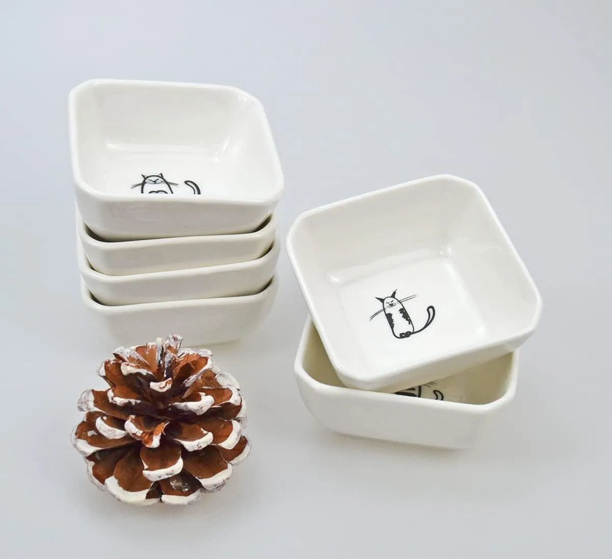 Super Cute Cat Ceramic Sauce Dish/Seasoning Dish/Sushi Soy Dipping Bowl/Appetizer Plates/Serving Dish for Kitchen Home(Set of 6)